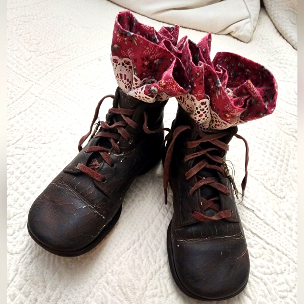 OOAK Club P31 Vintage Baby Shoes for Decor
